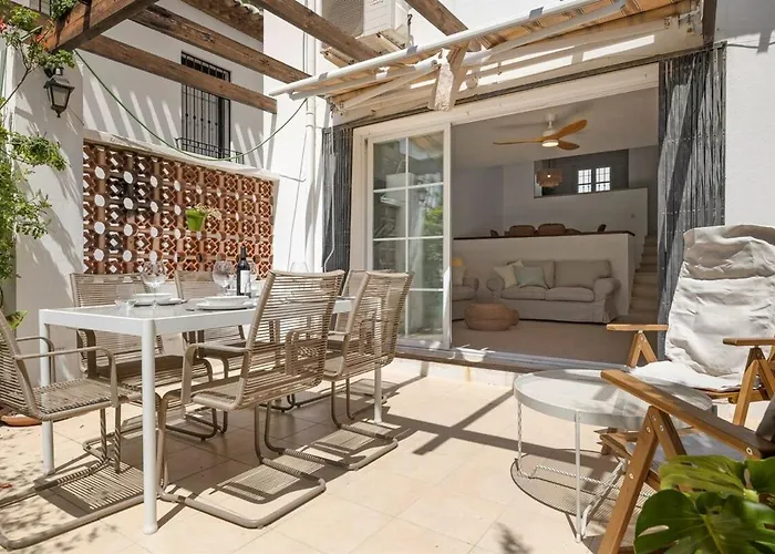 Beautiful Townhouse With Pool & Two Terraces